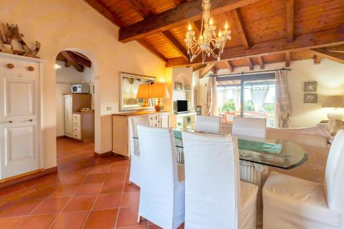 Η κουζίνα ή μικρή κουζίνα στο Villa Aurora Con Piscina Privata