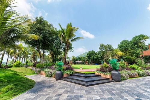 Zahrada ubytování Nishigandha Jal Mahal Resort