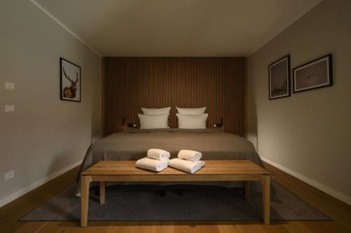 Postel nebo postele na pokoji v ubytování Ferienwohnung Bergblick 1342 in Oberammergau