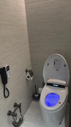 Bilik mandi di Golden New Hotel-Smart Hotel