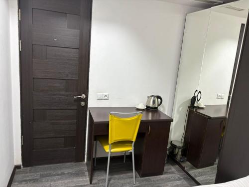 Η κουζίνα ή μικρή κουζίνα στο Luxury Inn Hotel Yerevan