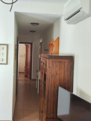 a hallway leading to the living room and dining room at 12jazmines in Castillo de BaÃ±os