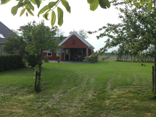Taman di luar Boerderij de Waard