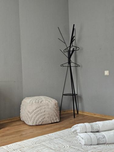 a tripod in a room with a bed and a pillow at Muzeja apartamenti in Rīga