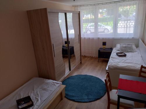 a small bedroom with a bed and a window at Tanie pokoje w okolicy Malty check-in free parking in Poznań