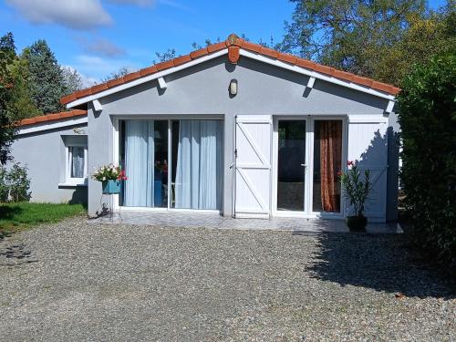 Maison indépendante à la campagne proche centre urbain