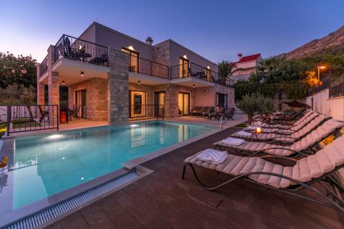 Villa Lav Lux Elegant Residence with Heated Pool