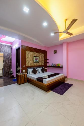 Hotel Warm Welcome - Noida Sector 20にあるベッド