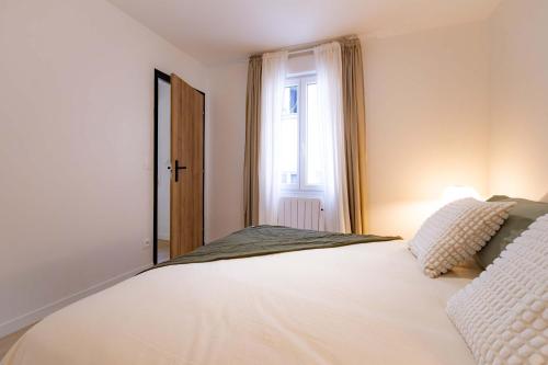 Postel nebo postele na pokoji v ubytování 2P moderne proche Paris 4 pers