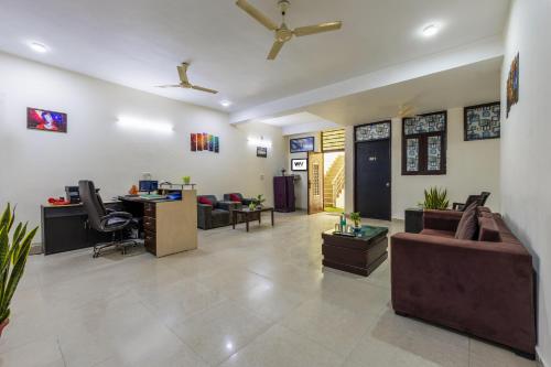 Hotel Warm Welcome - Noida Sector 20にあるシーティングエリア