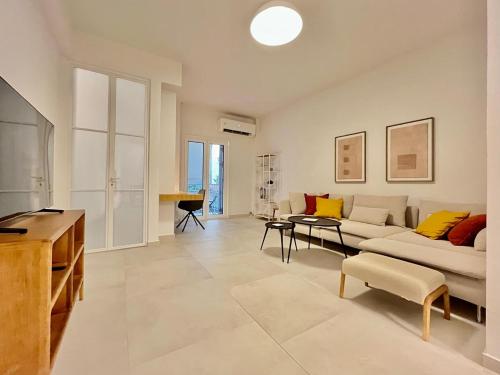 New Smart and Spacious City Flat