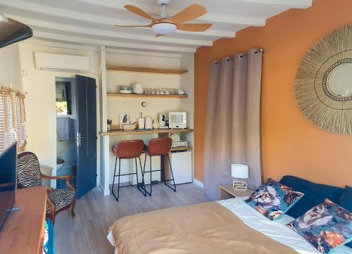 Le Goëland, chambre hôtes 20m2, avec petit déjeuner-800m plage- kitchenette-terrasse-piscine-vélos