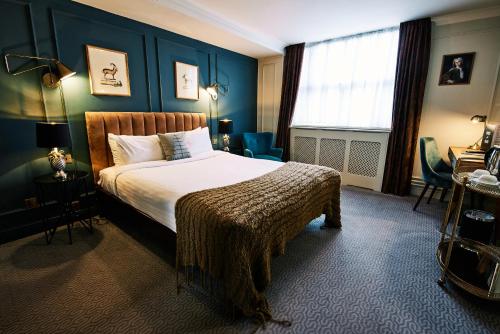Katil atau katil-katil dalam bilik di Hotel Cromwell Stevenage