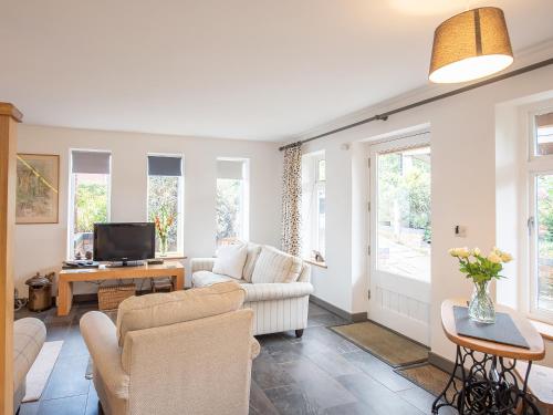 a living room with a couch and a tv at Top House in Forden