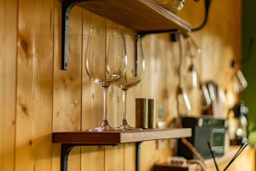 a row of wine glasses sitting on a shelf at Lodge Grand Confort en Nature - Salle de bain italienne - 10 min A7 in Mondragon