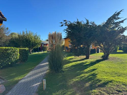 Taman di luar Ferienanlage Bullerbü