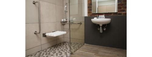 Bilik mandi di ANEW Resort Vulintaba Newcastle