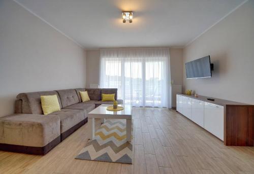 Comfy Sun Seasons 24 Apartment in Pogorzelica With Beach Access by Noclegi Renters