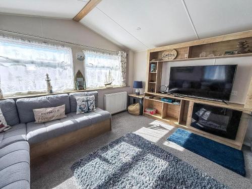 Imagen de la galería de Beautiful 6 Berth Caravan With Decking In Norfolk Ref 89001Mv, en Belton