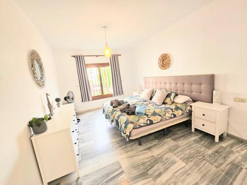 Monte Duquesa large 2 bed ground floor, close to Port and Beach with communal pool