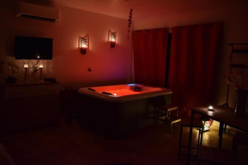 a room with a tub in the middle of a room at Gites spa de charme L ETOILE SPA in Beynac-et-Cazenac