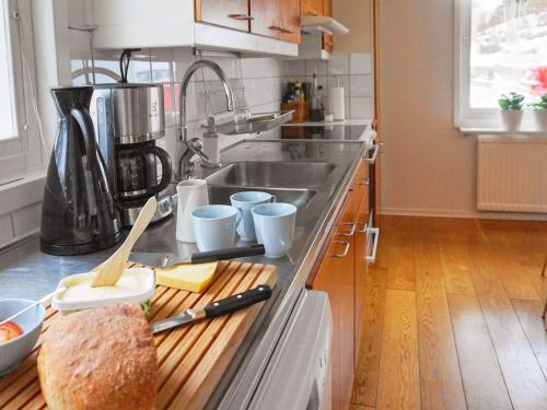 Dapur atau dapur kecil di 8 person holiday home in LERUM
