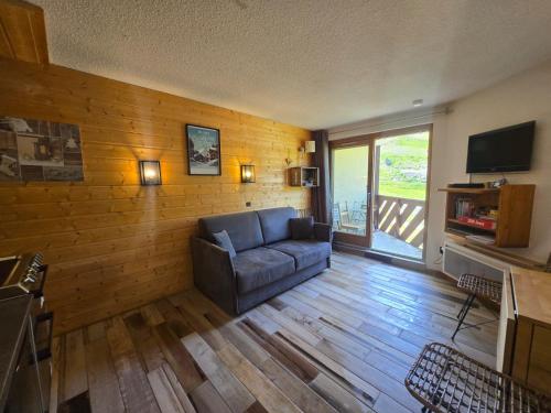 Μια τηλεόραση ή/και κέντρο ψυχαγωγίας στο Appartement Soleil au pied des pistes