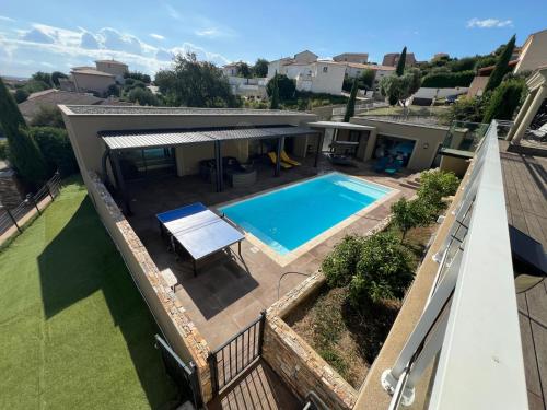an overhead view of a house with a swimming pool at La Bauge appartement Haut de gamme in Biguglia