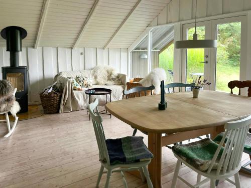 Posezení v ubytování Kalmar House By Forest And Beach In Lolland