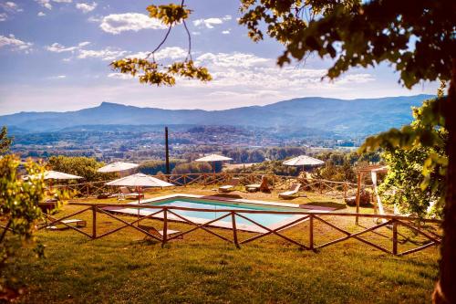 Imagen de la galería de Stone Villa With Panoramic Pool, en Bibbiena