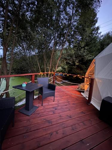Un jardín fuera de Glamping Lužec