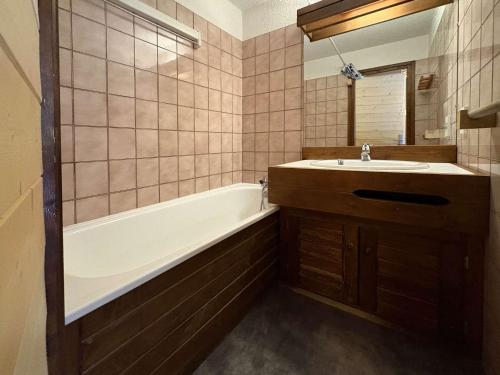 Appartement au cœur des Orres 1650, 6 pers, départ skis, balcon, animaux admis - FR-1-322-305