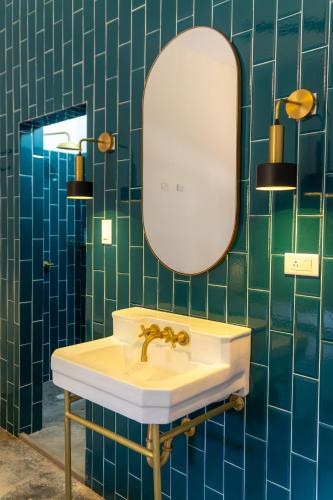 a bathroom with a sink and a mirror at TERRAKOTA Heritage House in Mariquita