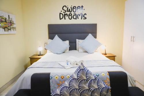 Ένα ή περισσότερα κρεβάτια σε δωμάτιο στο Maroela Guest Lodge
