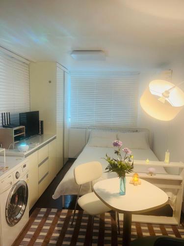 Kuchyň nebo kuchyňský kout v ubytování 압구정역 도보 6분,강남,신사