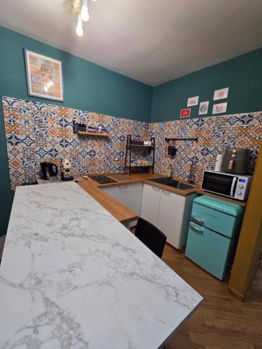 a kitchen with blue walls and a counter top at B&B NewYork, Avellino in Avellino