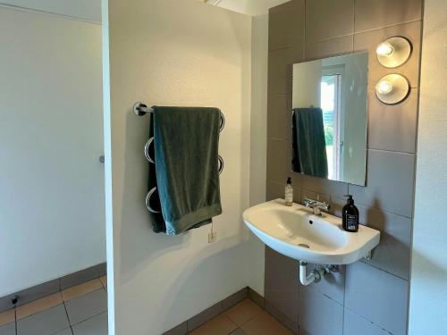 Koupelna v ubytování First Row Beach House With Panoramic Views