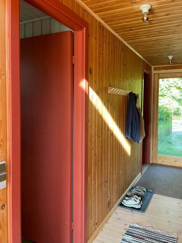 Fotografie z fotogalerie ubytování Modern 80S Holiday Home With A Wild Garden v destinaci Fårevejle
