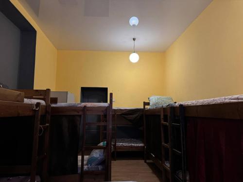 TV a/nebo společenská místnost v ubytování АрАрАт Вокзальна Хостел Hostel Ararat VOKZALNA СВІТЛО Є ЗАВЖДИ!