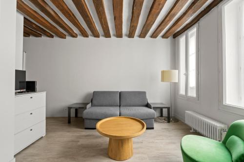 Appartement Typiquement Parisien