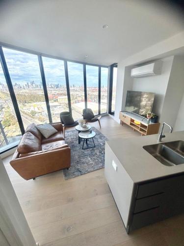 a kitchen and living room with a view of the city at WiiHost Cosy Retreat! in Melbourne