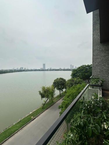 a view of a body of water from a building at MD Hotel in Mỹ Lộc