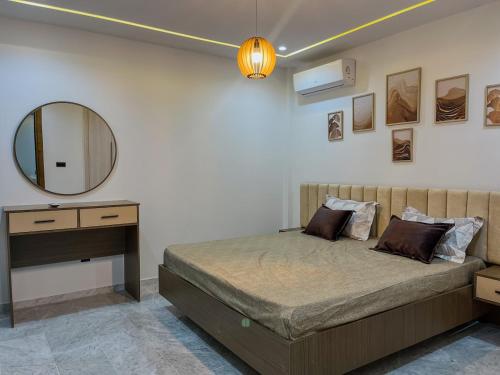 Ένα ή περισσότερα κρεβάτια σε δωμάτιο στο Luxury and Prestige in the Heart of Tunis