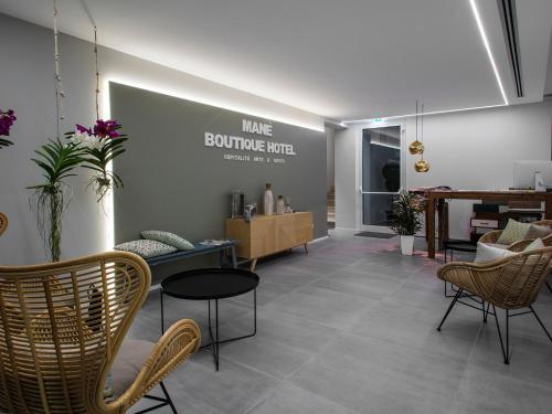 a store with chairs and a table and a counter at Manè Boutique Hotel in Roseto degli Abruzzi