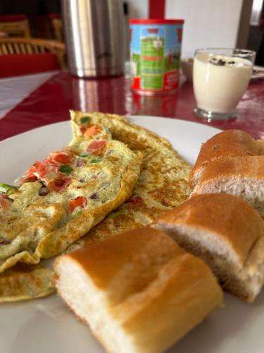 a plate of omelet and bread on a table at Mémorial Hôtel in Ouagadougou