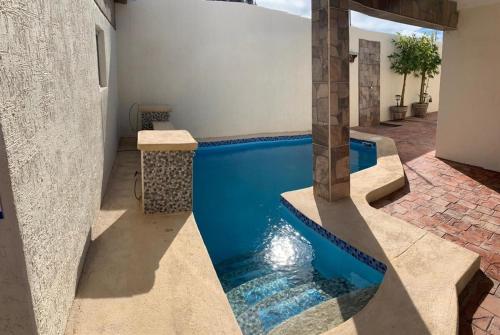 Bazén v ubytování Rocky Point Casa Delfino With Pool nebo v jeho okolí
