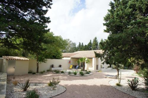 Maison avec piscine et jacuzzi proche de la rivière idéale pour un séjour détente