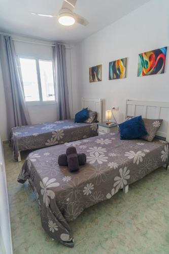 a bedroom with two beds in a room at Dúplex en Vera a 200m de la Playa in Vera