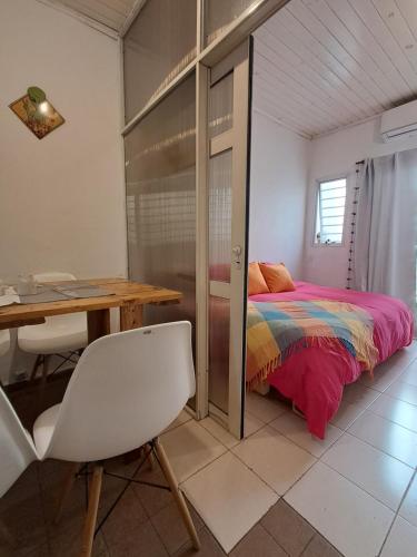 a bedroom with a bed and a table and a desk at Habegger Suites Centro Reconquista in Reconquista