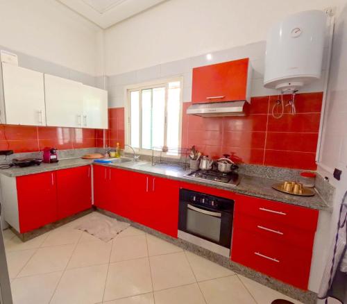 Η κουζίνα ή μικρή κουζίνα στο Appartement confortable et parking sous-sol inclus